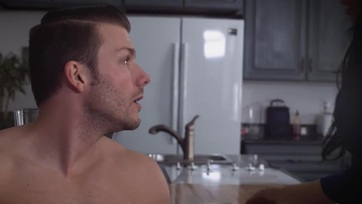 Ultra bájos dús keblű anya szopja a nevelt fia dákóját Thumb