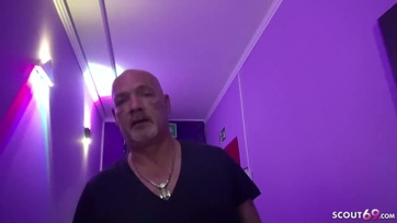 Amatőr fritz fiatal ribanc dupla lompost kap Thumb