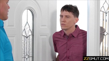 Fiatal fiúcska megakadályozza a mostohaanyucija randevúját és meg is farkalja Thumb