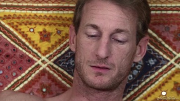 Szöszke tini csaj a fiatal apukájával kupakol Thumb