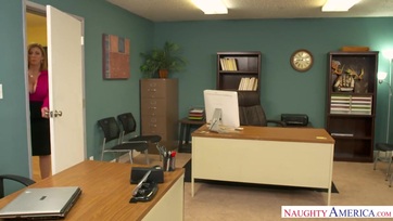 Nagy Cicis titkárnőt a fönök dug Thumb