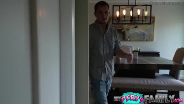 Pajzán mostoha anya kettyintett a fiacskájával miután lebukott hogy a cimborájával szex sms-ezik Thumb