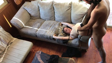 Fiatal nő megcsalja a férjét Thumb