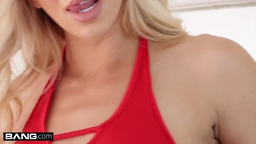 Nagyon kívánnivaló szöszke bige lövell a pinájával hancúr közben Thumb