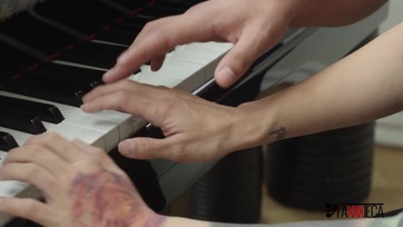 Sármos fickó döngeti a szétvarrt sunát Thumb