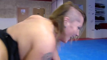 Nagy keblű Laura Orsolya popsiba baszva Thumb