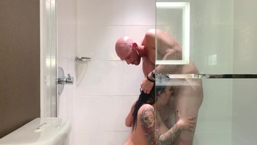 Milf anyuci baszása a zuhanyzóban Thumb