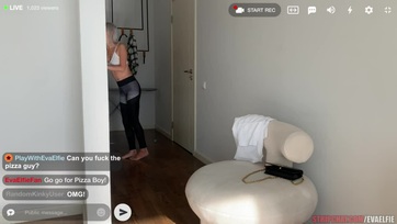 A mázlis pizzafutár srác a lyukas nacijában liveban dugta meg a csábos szőke tini ribit Thumb