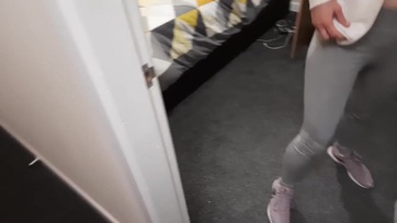 Mostoha húg rajtakapja a bátyját matyizás közben, és azután popsikába kúrja Thumb