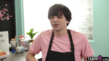 Begyes vöröshajú MILF mostoha anyu őrülten popón baszva Thumb