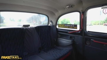 Kamu Taxi - Vöröshajú hatalmas mellű magyar bula őrülten happolja a puncikájába Thumb