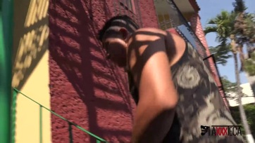 Nagy Popójú magyar tini suncit őrülten kufferbe farkalja a mostoha apucija Thumb