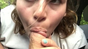 18 esztendős barátnőm a kocsiba szívogatja a faszom Thumb