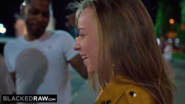 Gruppen szex négy színesbőrű farokkal! Thumb