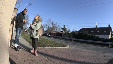 Szöszke fiatal lány zsozsóért kufircol Thumb