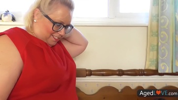 Hajadon molett menyecske és a tini srác Thumb