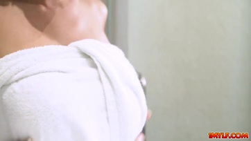 Bögyös felajzott milf egy fiatal sráccal kavar Thumb