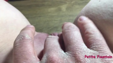 Telt magyar cicus fröcsköl a pinájával mialatt túrják Thumb