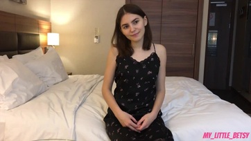 A csábító tini bula egy kis zsozsóért vállalta a szexbe az első casting-ján Thumb