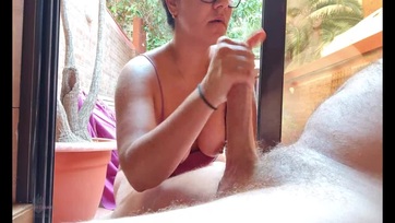 A nevelt kölyköm elővette az életerős falloszát és elkezdte huzigálni mialatt engem kuksizott Thumb