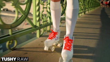 18 esztendős tini ribanc méretes péniszt szeretett volna a popójába Thumb