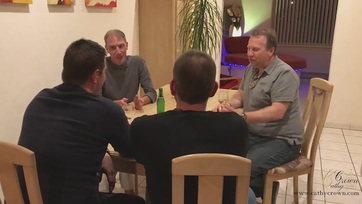 Apuja és a három barátja döngeti meg Thumb