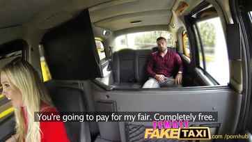 A szöszke bébi rácsücsült a jóképű fószer pélójára a verdában Thumb