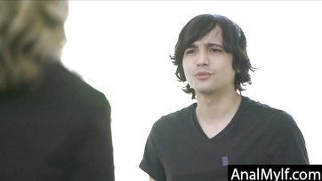 A fia zaklatója kuffantotta popsikába a gyönyörű nőcskét Thumb