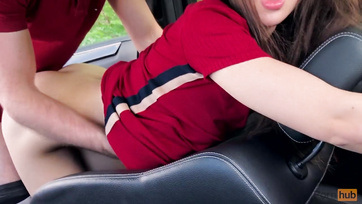 Jól megdöngette a faszhiányos bigét a túrázás alatt az első ülésen Thumb