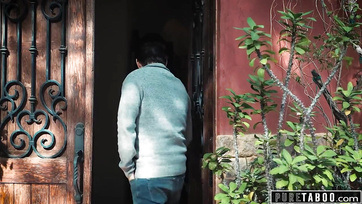 Hosszú Ideig ellenállt a kísértésnek de majd csak megdugta a vadidegen picsát Thumb