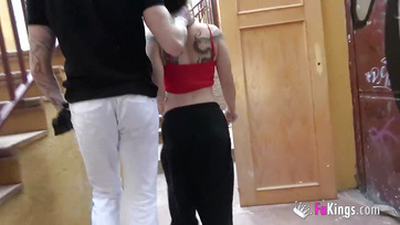 Nyílvánosan malackodnak a spanyol fiatalkák Thumb