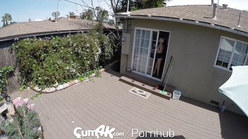 Két Alkalommal teletüzelte a hatalmas répájával a szőke szomszéd lányka vagináját Thumb