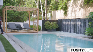 Rámászott az üzletfél termetes pélójára a faszéhes ingatlanközvetítő csaj Thumb