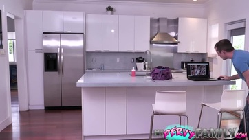 A mostoha nénikém egy kis virgonc ribi akit hébe-hóba őrülten meg kell kufircolni Thumb