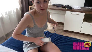 A csábító mostoha húgicám azt óhajtotta hogy vegyem el a szeplőtlenségét és basszam meg a puniját Thumb