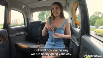 18 éves fiatal leányzó villantgatja a kebleit és belecsücsül a giganagy dákóba Thumb