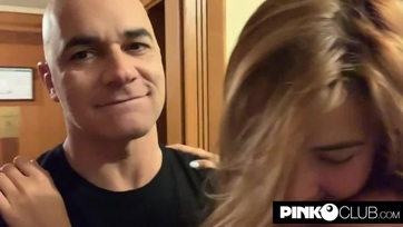 Vadul megoráloztatta és megtornáztatta a pajszerén a bájos tini bébit  a kopasz krapek Thumb