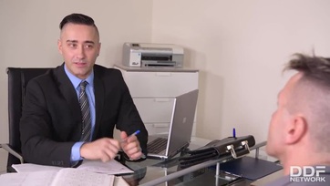 Teli Torokkal jajgatott a basznivaló ingatlanközvetítő leányzó mialatt a 2 pasas egy időben reszelte Thumb