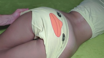 Rámatyiztam a mostohahugim borotvált muffjára miután megáztatgattam benne a faszomat Thumb