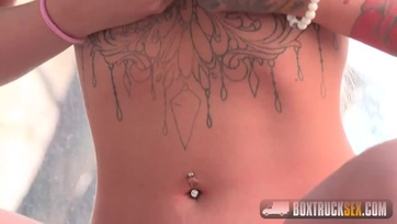 Az utcán levadászott magyar születésű pipi gyorsan levetette a ruhácskáját és megízlelgette az anonim férfi pöcsét Thumb