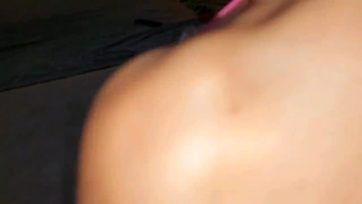 Előregörbült a sexy fruska hogy bevághassam a duzzadt cerkámat a feszes ánuszkájába Thumb