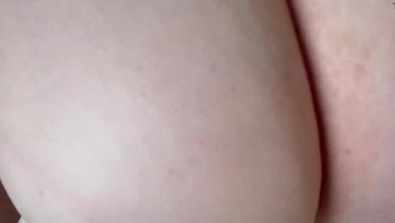 Már napkeltekor viszketett a nagycicis nőcike pinácskája úgyhogy rápattant a párja faszára Thumb