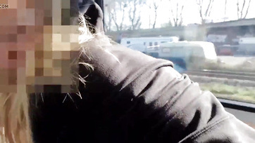 Kéjelgő amatőr leány a csihuhun cumikázza a pasija pici falloszát Thumb