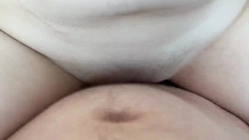 A menyasszonyom szexi barátosnője a fincsi puncikájával rápattant a brokimra és alaposan megugrándozta Thumb