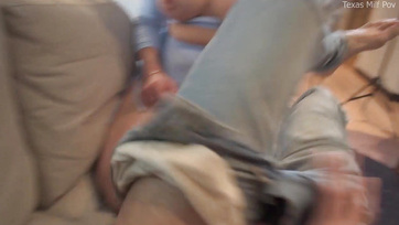 Megszökdelte a délceg fiatal srác falloszát a gigantikus kufferű nőcike Thumb