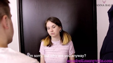 A kívánnivaló impulzív cica átfáradt a felebarát palihoz és megdugatta a borotvált puniját Thumb