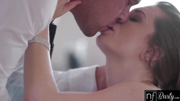 Nem sokkalta az esküvő után már zsákmányolt is egy kolbászt a mennyei pinájába a feleségem Thumb