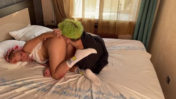 Megcumikázta a férjecskéje kolbászát a bűbájos tini suna aztán kutyuspózban kérte a kis pinájába Thumb