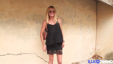 Elvonszolta egy légyottra a megnagyobbított cicijű öreglányt a sármos fiatal csávó Thumb