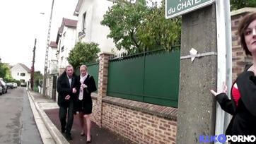 A szexis párizsi anyucikák egymás után megszökdelték az anonim hapsi dákóját Thumb